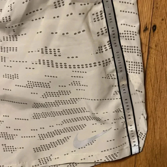 Nike running shorts - Picture 3 of 6